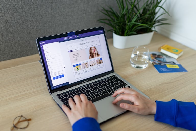 Gaziantep e-ticaret sitesi üzerinden online alışveriş yapan bir kullanıcı.